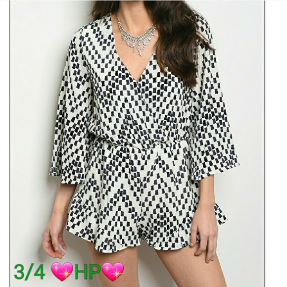 Pants - 1 sm. Left☄HP☄ off white v-neck long sleeve romper